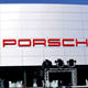 Do�u�, �svi�reli kad�nlara manik�r yap�p, Porsche sat�yor