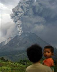 Sinabung Yanarda��'nda hareketlenme