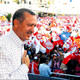 Kendi kendine gelin g�vey oluyorlar