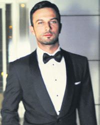 ��te kar��n�zda Tarkan "Bond"