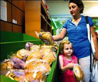 Halk ekme�in i�ine somon giriyor