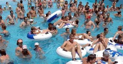 Turistler Antalyaya ak�n etti