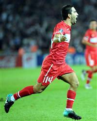 Arda Turan parmak �s�rt�yor