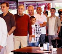 Namaz� k�ld�, simit kuyru�una girdi