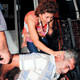 K�z�n� yere atan babay� bebe�im diye avuttu