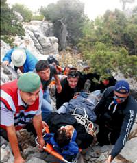Yama� para��t� yaparken sarp kayal�klara �ak�ld�