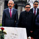 Y�lmaz G�ney ve Ahmet Kayan�n mezarlar�na gitti