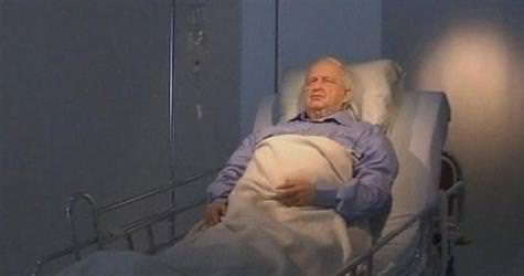 �srailli sanat�� Noam Braslavsk Ocak 2006'dan beri komada olan eski Ba�bakan Ariel �aron'un hastane yata��ndaki g�r�nt�s�n� heykele d�n��t�rm��t�.