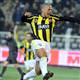 Alex geri ad�m att�