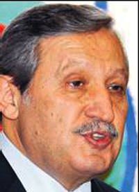 Yarg�tay Ba�kan�: Siyaseti kirletiyor