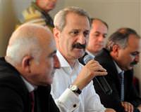 Bakan'�n konvoyunda korkutan kaza