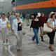Turistler Alanyaya ��karma yapt�