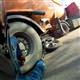 Motoruyla tankerin alt�nda kald�