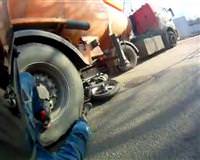 Motoruyla tankerin alt�nda kald�