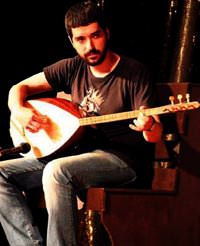 Hollywood'u saz�yla ba�lad�!