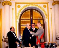 Fransa, Ya�ar Kemal'i en b�y�k ni�anla onurland�rd�