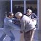 Hastane kuyru�unda b��akl� kavga