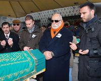 Evin Esen son yolculu�una u�urland�