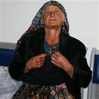 Ya�l� kad�na k�pek s�r�s� sald�rd�