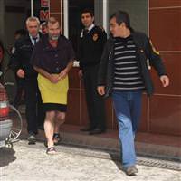 Kad�n giysili turist topra�� �pt�