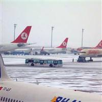 Kar yağışı hava trafiğini vurdu