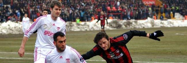 Hikmet Karaman galibiyetle başladı