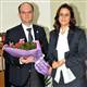 �niversitedeki g�revini e�ine devretti