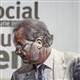 Sarkozy'nin en b�y�k rakibine sald�r�!