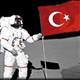 Aya giden T�rk bayra�� d�n�yor
