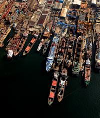 Tersaneler havlu at�yor