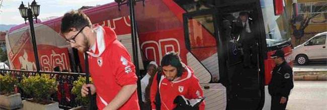 Samsunspor otobüsüne tren çarptı!