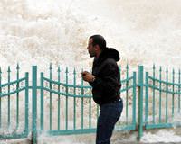 �zerinden dalga ge�ince �oka girdi