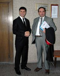 �zzet Y�ld�zhan hakim kar��s�nda