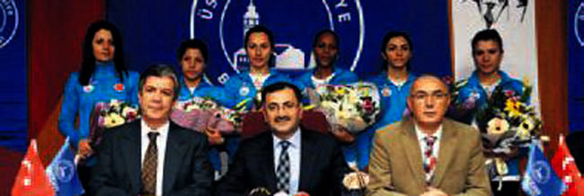Şampiyonlar ödüllendirildi