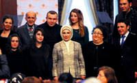 Emine Erdo�an, vekil e�leriyle yemekte bulu�tu