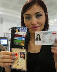 T�rkiye 3 y�lda �ipli kimli�e kavu�uyor