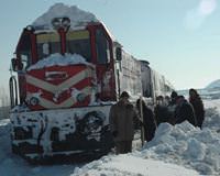 Tren raydan ��kt�