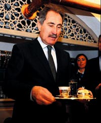 G�nay'�n elinden T�rk kahvesi