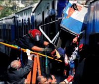Banliy� treni gara h�zla girdi: 49 �l�