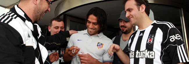 Falcao Çarşıya 3lü çektirmek istiyor