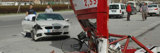 Eski Fenerli trafik kazas� ge�irdi