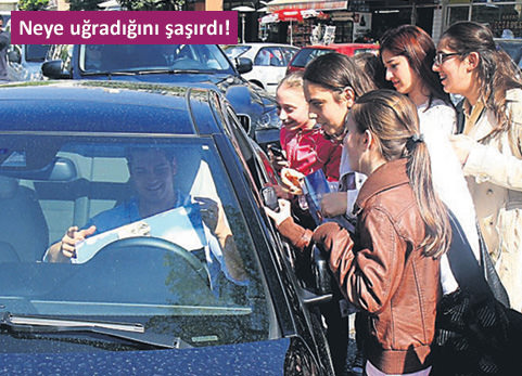 �nl� oyuncunun yolunu kestiler