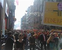 İzinsiz yürüyüşte gergin anlar