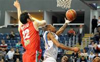 Anadolu Efes seride öne geçti