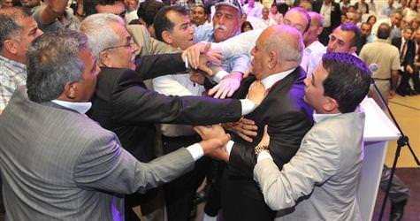 CHP �l Kongresinde gerginlik