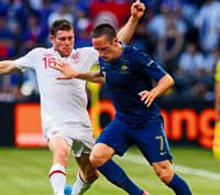 Devlerden cüce futbol
