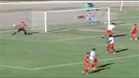 Kendi kalesine öyle bir gol attı ki