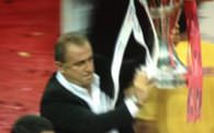 Galatasaray şampiyonluk kupasını kaldırdı