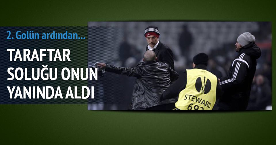 Taraftar Bilic'in yanına indi
