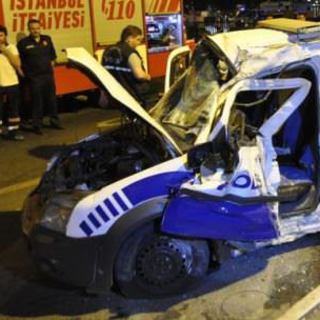 İstanbul'da polis aracı kaza yaptı